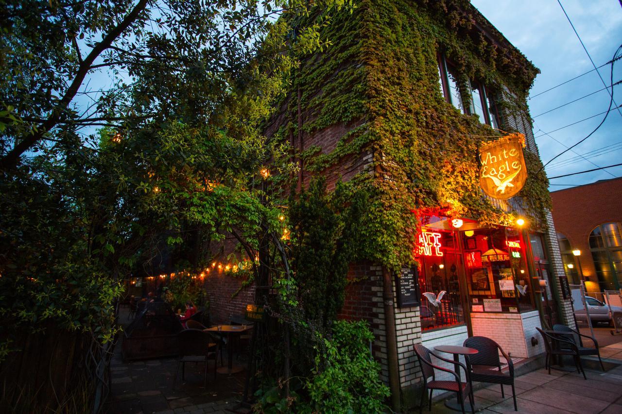 Mcmenamins White Eagle Rock & Roll Hotel Portland Exterior foto